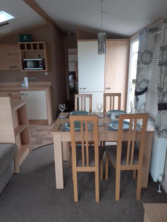 Rick'S Retreat Static Caravan Near The Beach With Free Wifi Lossiemouth Exterior foto
